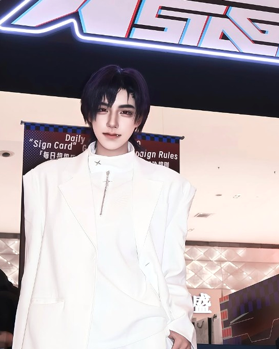 Cosplayer appearance at a MetaPark event